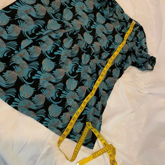 Shell and Brush Stroke Design Short Sleeve Tunic/Shirt - Picture 11 of 12